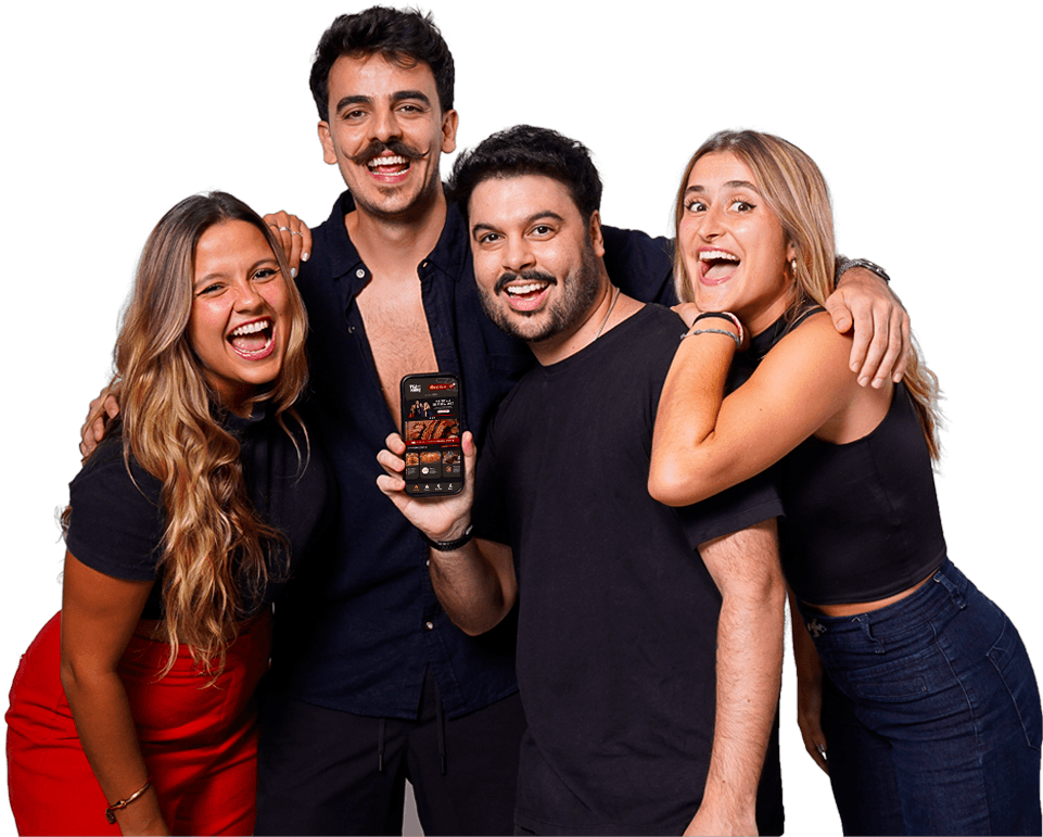 Pessoas felizes com pratos
